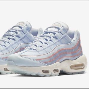 Woman’s Nike Air Max 95’ Half Blue